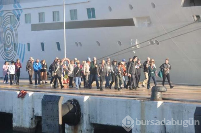 Sezonun ilk kruvaziyeri Kuşadası'nda!