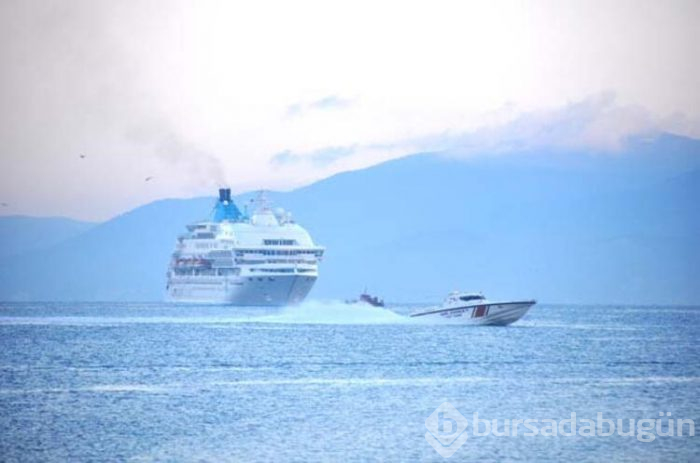 Sezonun ilk kruvaziyeri Kuşadası'nda!
