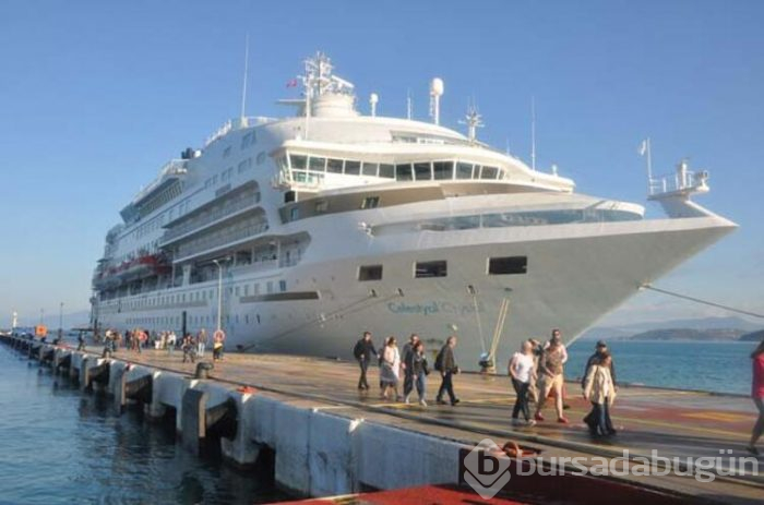 Sezonun ilk kruvaziyeri Kuşadası'nda!