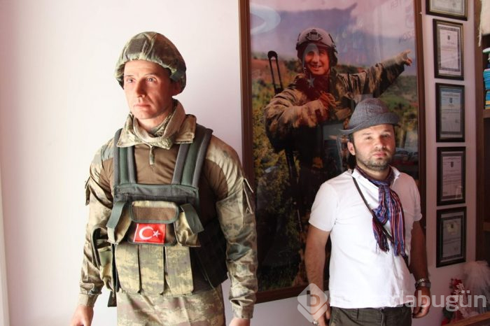 Şehidin evindeki müzeye balmumu heykel