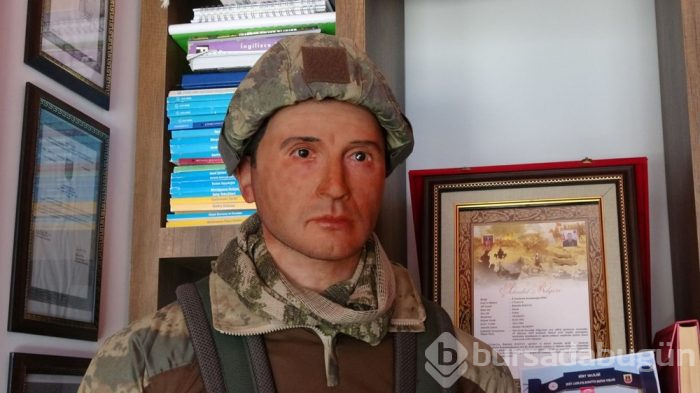 Şehidin evindeki müzeye balmumu heykel