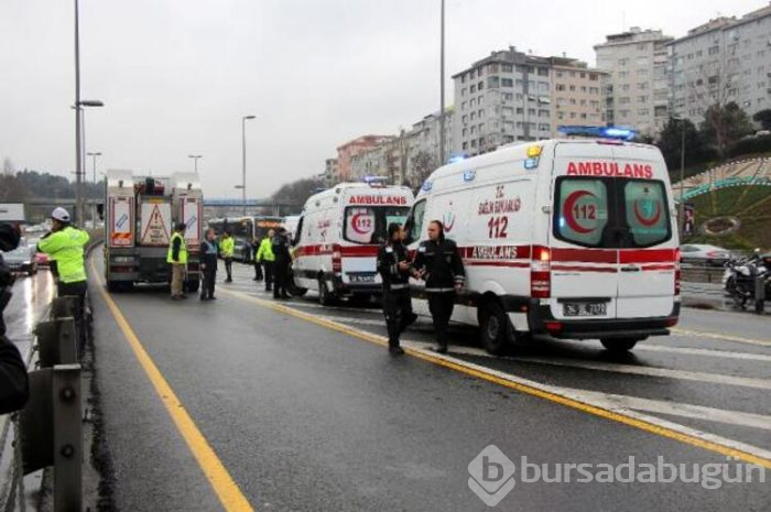 İki metrobüs çarpıştı! 