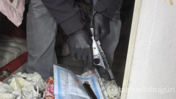 Bursa'da şafak operasyonu! Uyuşturucuyu türbenin içine zulalamış
