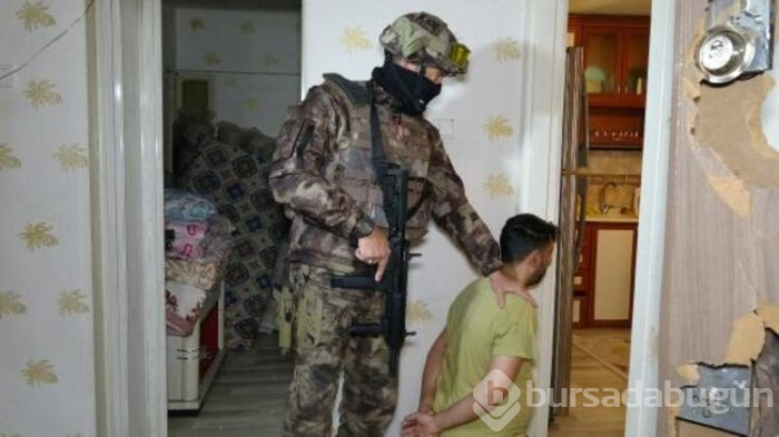 Bursa'da şafak operasyonu! Uyuşturucuyu türbenin içine zulalamış