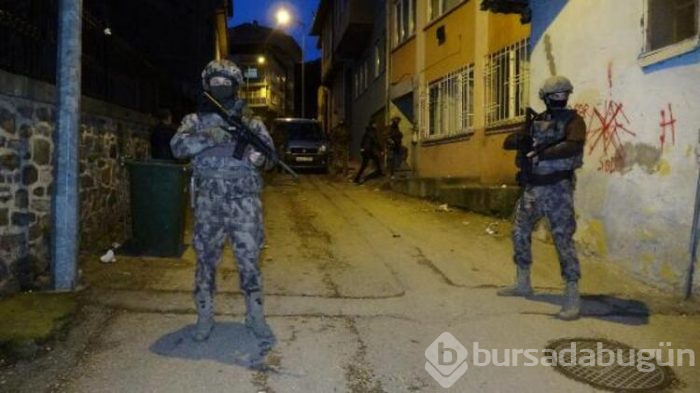 Bursa'da şafak operasyonu! Uyuşturucuyu türbenin içine zulalamış