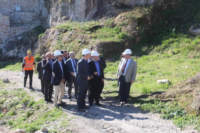 2500 yıllık Ünye Kalesi'nin 'altın'lı dehlizlerine giriliyor