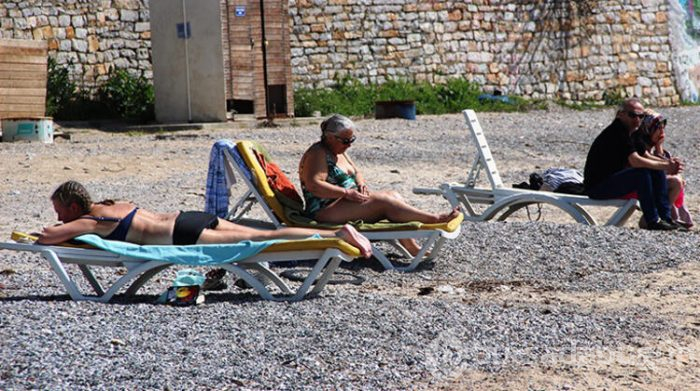 Corona virüse aldırış etmediler... Deniz keyfi!