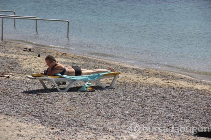 Corona virüse aldırış etmediler... Deniz keyfi!