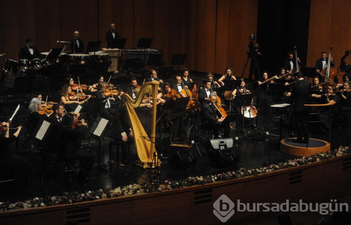 Bursa Bölge Devlet Senfoni Orkestrası, bu haftaki konserini "Tıp Bayramı" için gerçekleştirdi