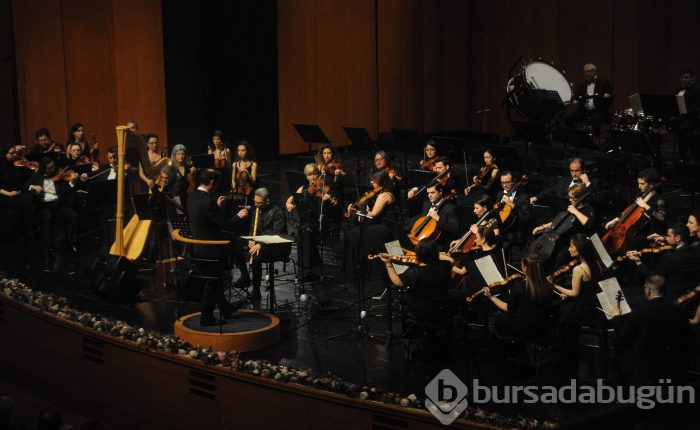 Bursa Bölge Devlet Senfoni Orkestrası, bu haftaki konserini "Tıp Bayramı" için gerçekleştirdi