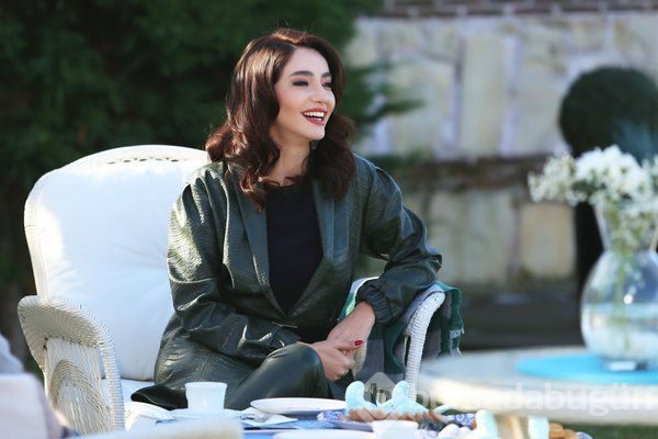Yeni dizisi Gel Dese Aşk'ta küfürlü sahnelere tepki yağdı!