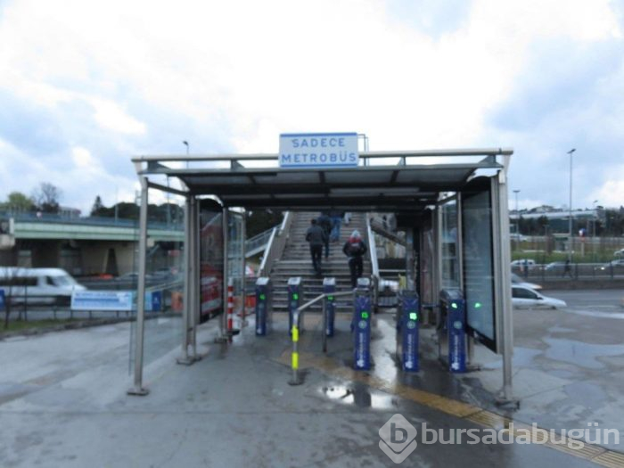 İstanbul'da yollar ve toplu taşımalar boşaldı!