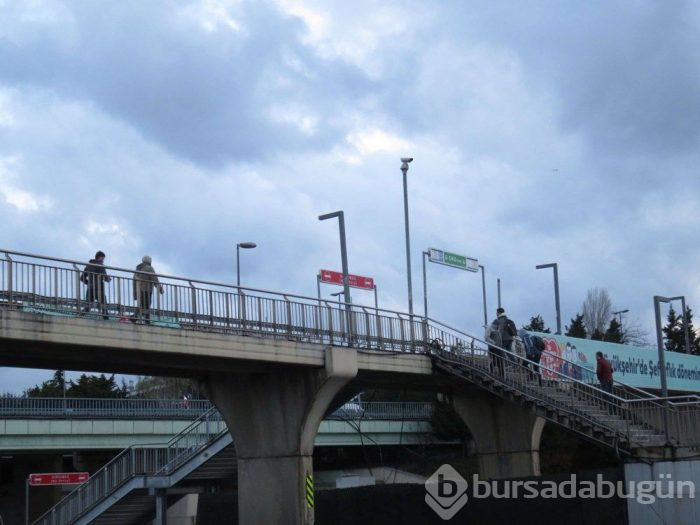 İstanbul'da yollar ve toplu taşımalar boşaldı!