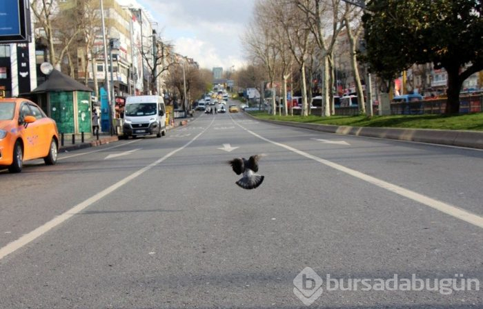 İstanbul'da yollar ve toplu taşımalar boşaldı!
