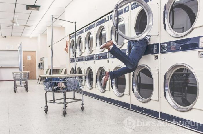 Islak çamaşır makinede ne kadar kalabilir? 