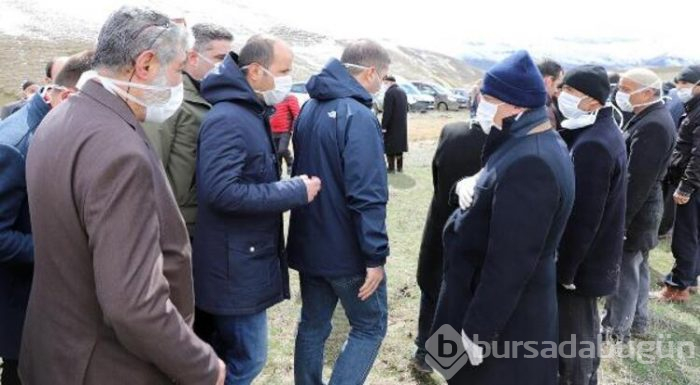Rektörün babasının cenaze töreni koronavirüs önlemleri eşliğinde gerçekleşti