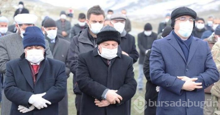 Rektörün babasının cenaze töreni koronavirüs önlemleri eşliğinde gerçekleşti