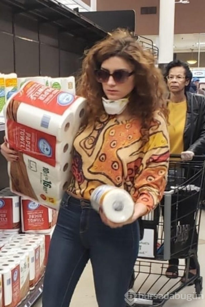 Ünlüler de tuvalet kağıdının peşine düştü! 