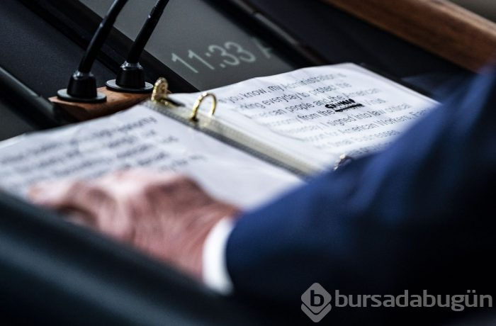 Trump eleştirilere kulak asmıyor: Koronanın üstünü çizdi, Çin yazdı