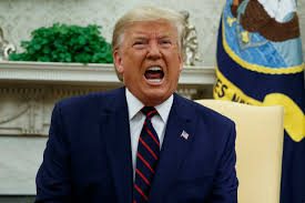 Trump eleştirilere kulak asmıyor: Koronanın üstünü çizdi, Çin yazdı