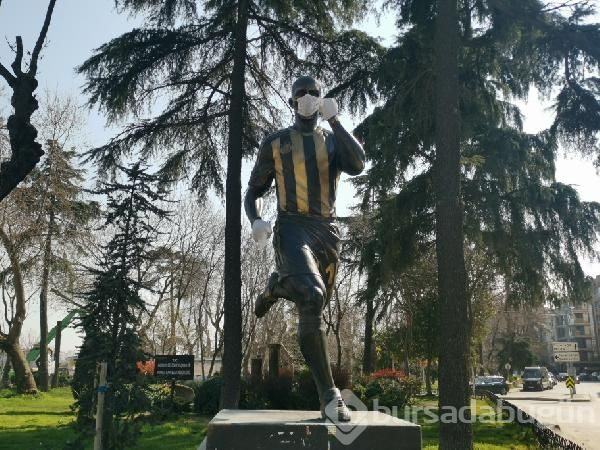 Alex heykeli de virüsten korunuyor
