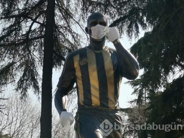 Alex heykeli de virüsten korunuyor