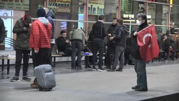 Bursa'da virüse karşı tedbir almadan asker uğurladılar