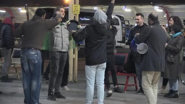 Bursa'da virüse karşı tedbir almadan asker uğurladılar