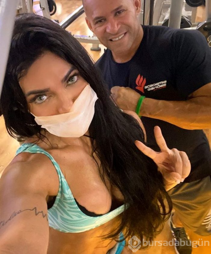 Bikini giyen model korona için kampanya başlattı!