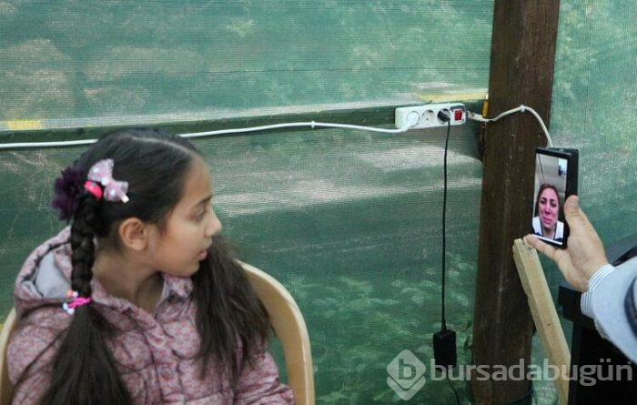 Korona İranlı çift ile çocuklarını ayırdı