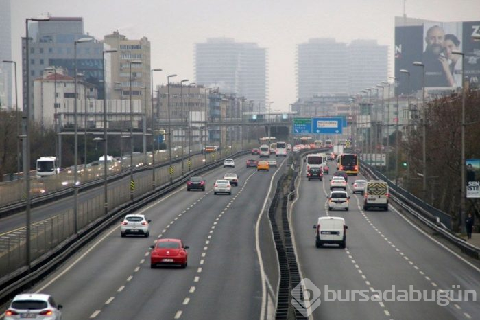 Koronavirüs İstanbul'un pazartesi trafiğine yansıdı