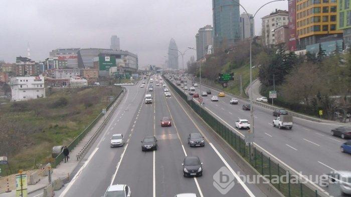 Koronavirüs İstanbul'un pazartesi trafiğine yansıdı