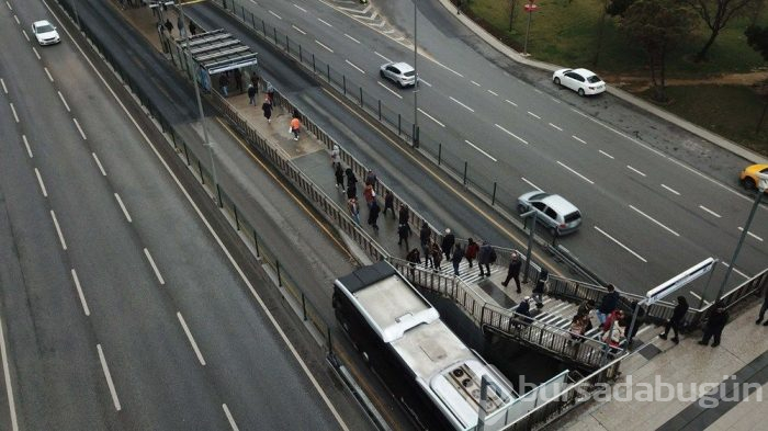 Koronavirüs İstanbul'un pazartesi trafiğine yansıdı