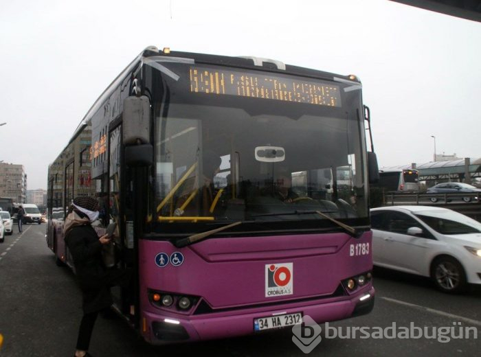 Koronavirüs İstanbul'un pazartesi trafiğine yansıdı