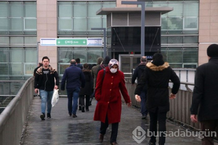 Koronavirüs İstanbul'un pazartesi trafiğine yansıdı