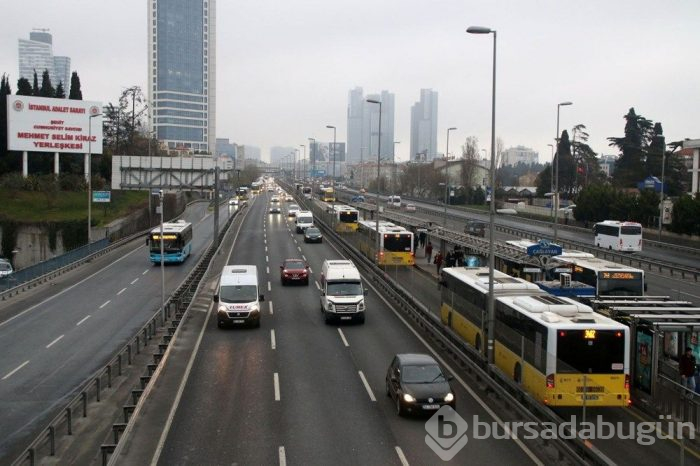 Koronavirüs İstanbul'un pazartesi trafiğine yansıdı