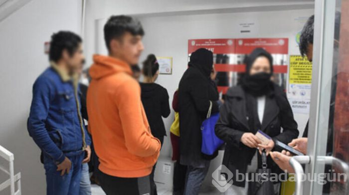 Vatandaş bin lira için vakfın önünde bekledi