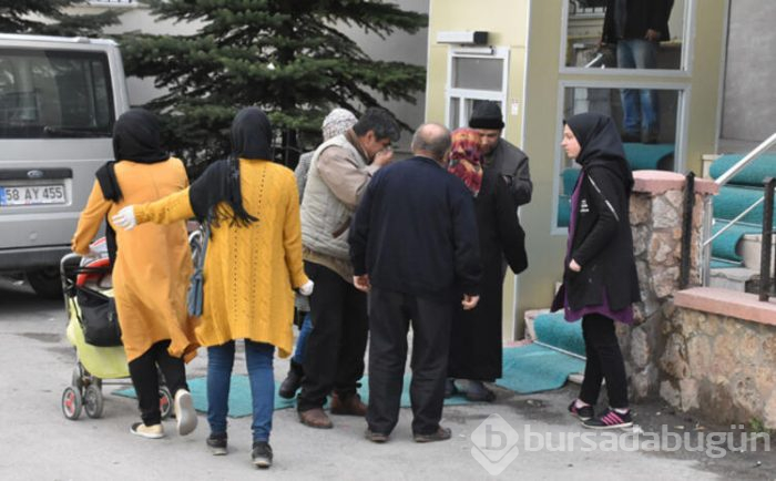 Vatandaş bin lira için vakfın önünde bekledi