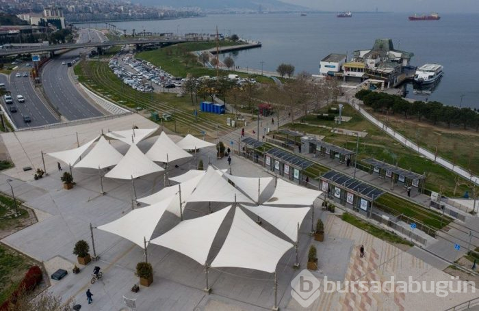 İzmir'in meydanları bomboş