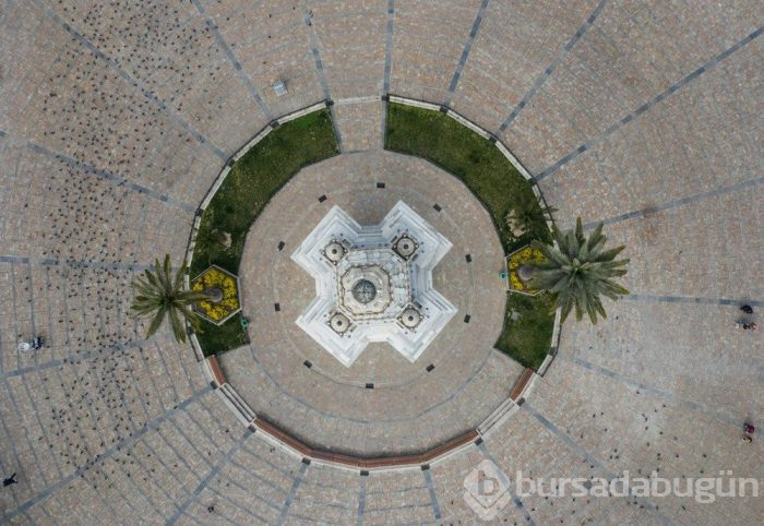 İzmir'in meydanları bomboş