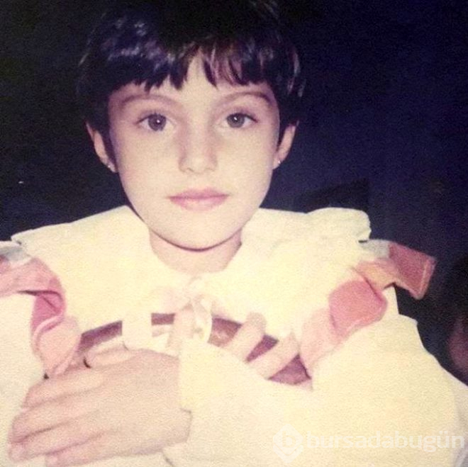 Tuvana Türkay'ın çocukluk fotoğrafına beğeni yağdı!