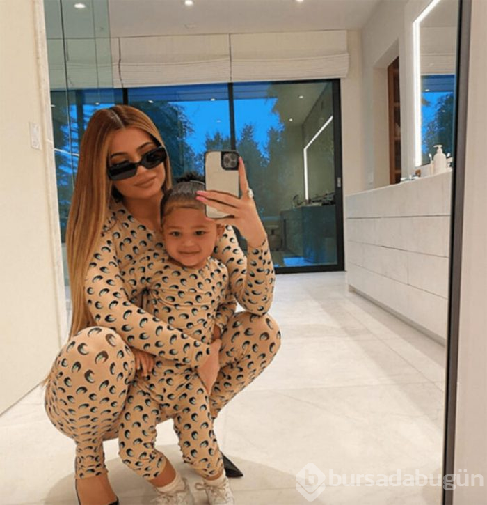 Dünyanın en genç milyarderi Kylie Jenner, 6 milyon dolarlık malikanesinde karantinada