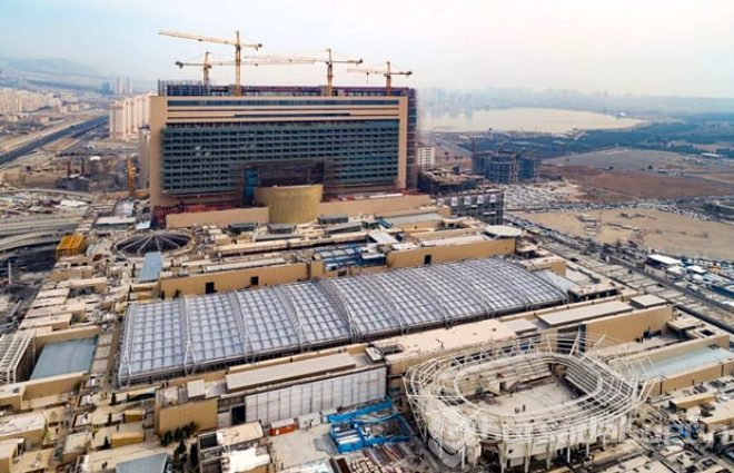 İran, dünyanın en büyük AVM'sini koronavirüs hastanesine çevirdi