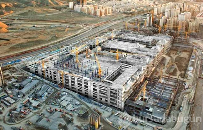 İran, dünyanın en büyük AVM'sini koronavirüs hastanesine çevirdi