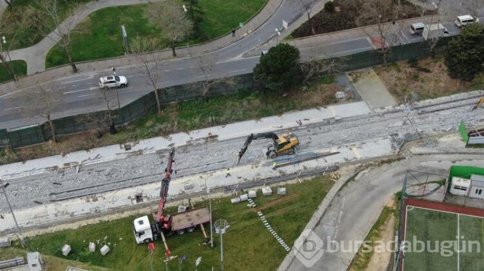 İstanbul'da tramvay inşaat hattının temelinde kayma