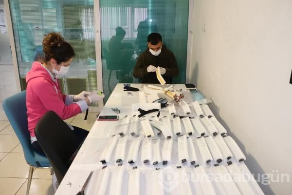 3D yazıcıyla siper maske ve solunum maskesi üretimine başlandı