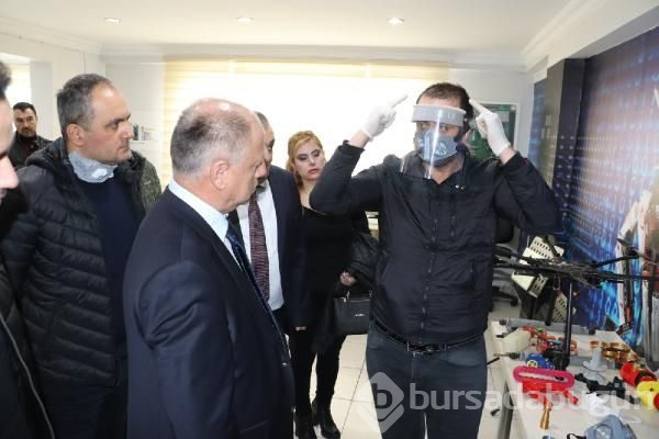 3D yazıcıyla siper maske ve solunum maskesi üretimine başlandı