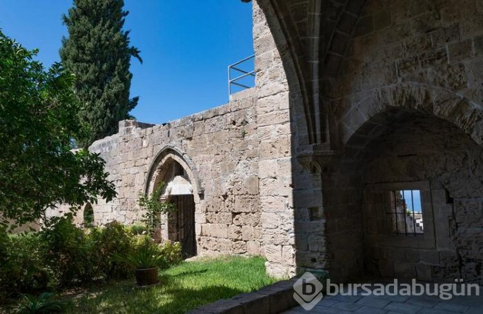 Gotik mimarinin en güzeli: Bellapais Manastırı