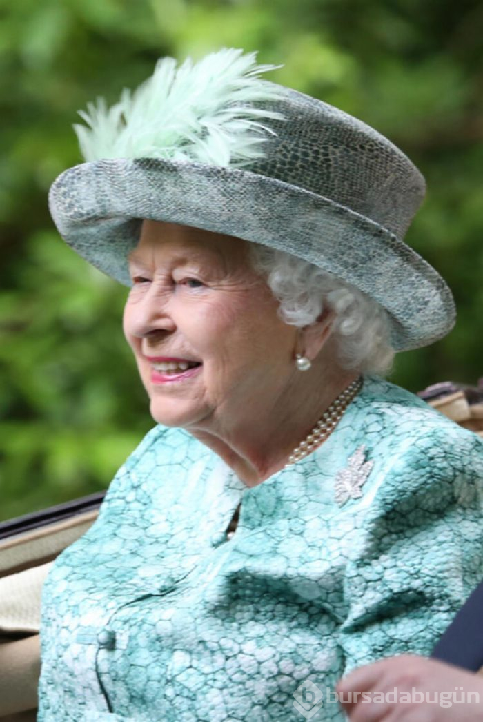 Kraliçe Elizabeth'ten 'sağlıklıyım' mesajı