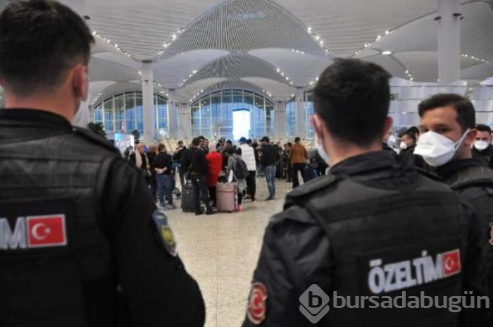 Havalimanı'nda bekletilen yabancı yolcular otobüslerle Karabük'e gönderildi